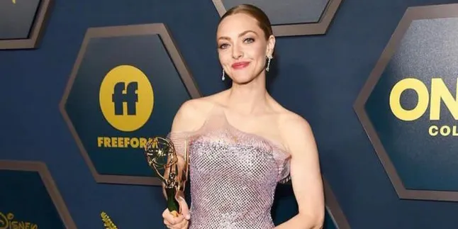 Inilah Deretan Para Artis Berbusana Terbaik di EMMY AWARDS 2022, Kalian Pilih yang Mana?