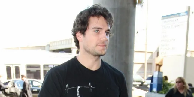 Inilah Fakta di Balik Putusnya Henry Cavill - Kaley Cuoco!