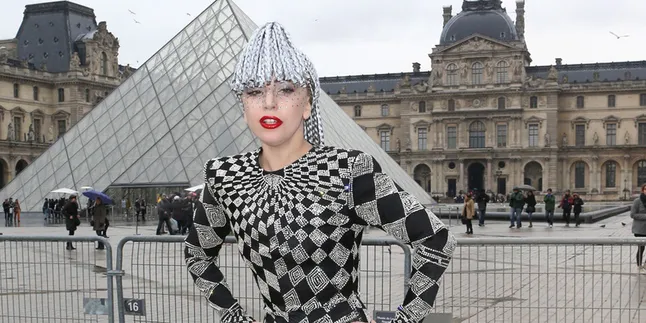 Inilah Rahasia Ajaib di Balik 'Wajah Aneh' Lady Gaga