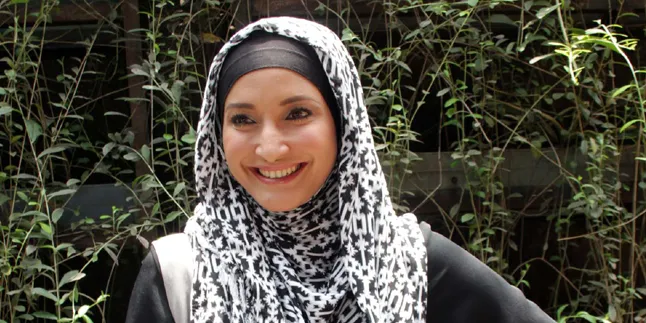 Inneke Koesherawati Sebut Pemakai Hijab 'Perempuan Berpentul' Inneke Koesherawati Sebut Pemakai Hijab 'Perempuan Berpentul'
