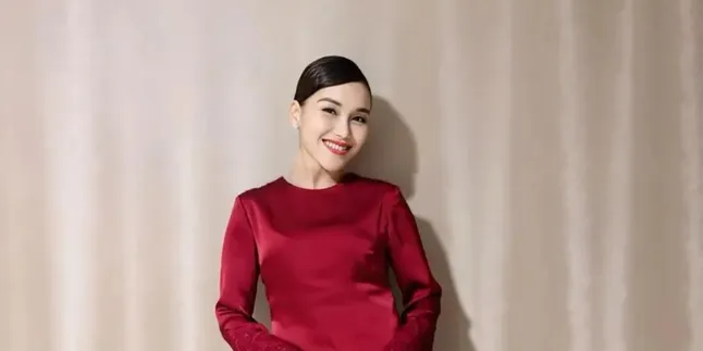 Inspirasi Baju Kurung dan Kebaya Pesona Tradisional, Busana Elegan Ala Ayu Ting Ting