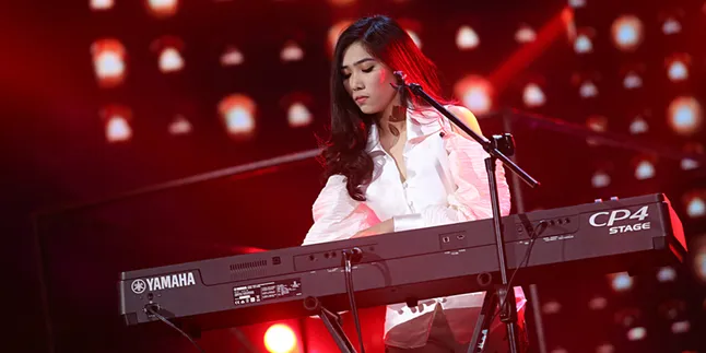 Inspirasi Fashion Isyana Sarasvati yang Bikin Bebas Bergerak, Super Stylish! Inspirasi Fashion Isyana Sarasvati yang Bikin Bebas Bergerak, Super Stylish!