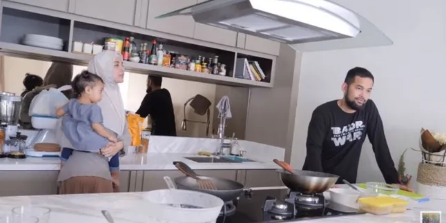 Inspirasi untuk Tahun 2024, Intip Model Dapur Minimalis nan Estetik Rumah-rumah Artis Inspirasi untuk Tahun 2024, Intip Model Dapur Minimalis nan Estetik Rumah-rumah Artis