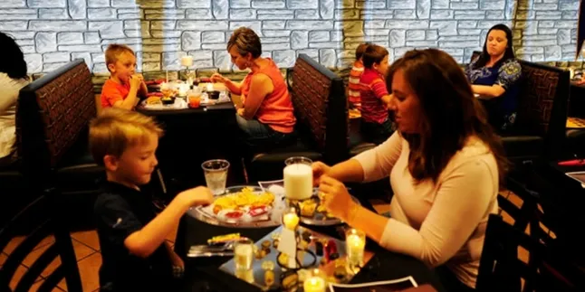 Inspiratif, Anak 6 Tahun Menabung & Ajak Kencan Ibu Tiap Bulan