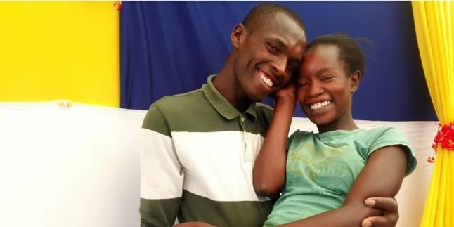 Inspiratif, Pasangan Ini Menikah Dengan Biaya Cuma 13 Ribu Rupiah