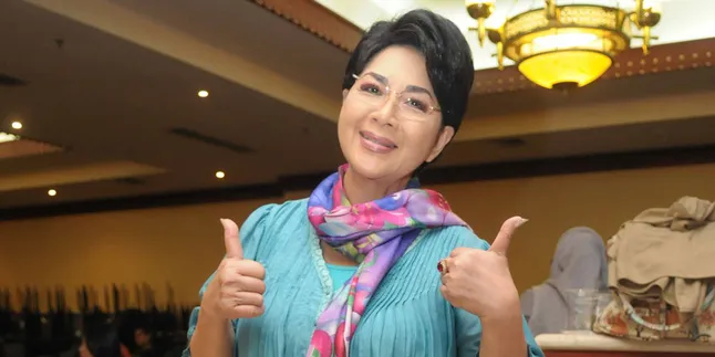 Inspiratif, Titiek Puspa Mendapat Penghargaan Dari Sosialita Inspiratif, Titiek Puspa Mendapat Penghargaan Dari Sosialita
