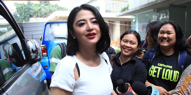 Instagram-nya Kebobolan, Dewi Perssik Berencana Lapor Polisi?