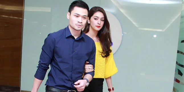 Intip Detail Cantik Undangan Nikah Nabila Syakieb dan Reshwara