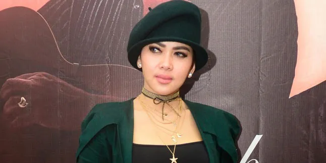 Intip Gaya Syahrini Saat Zumba, Lentur Ikuti Irama Lagu Intip Gaya Syahrini Saat Zumba, Lentur Ikuti Irama Lagu