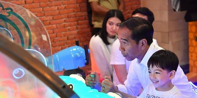 Intip Momen Gemesin Jan Ethes Saat Potong Rambut Ditemani Jokowi