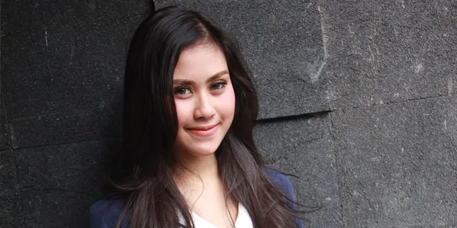 Intip Pose Syahnaz Sadiqah Saat Tidur Cantik, Bikin Pria Leleh Intip Pose Syahnaz Sadiqah Saat Tidur Cantik, Bikin Pria Leleh