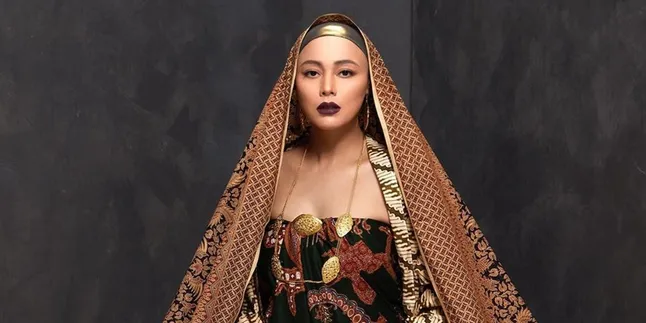 Intip Style Whulandary Herman, Tetap Kece Meski Cuma Ngurusin Tugas Rumah