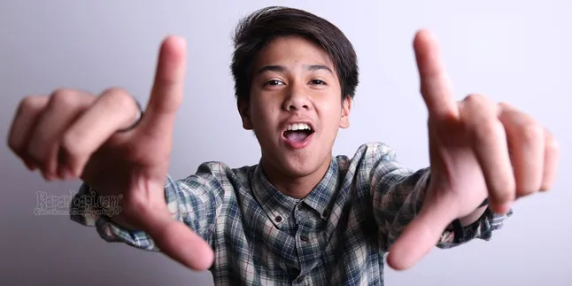 Iqbaal CJR Miliki Logat & Penampilan Yang Sesuai Dengan Dilan Iqbaal CJR Miliki Logat & Penampilan Yang Sesuai Dengan Dilan