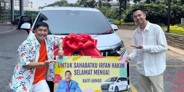 Irfan Hakim Receives Unexpected & Expensive Gift from Raffi Ahmad on His 50th Birthday, Tears of Joy