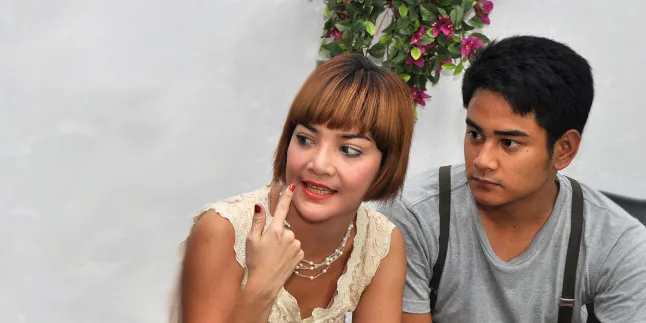 Irma Dharmawangsa dan Dwi Andhika Jaga Hubungan Dengan Impian Irma Dharmawangsa dan Dwi Andhika Jaga Hubungan Dengan Impian