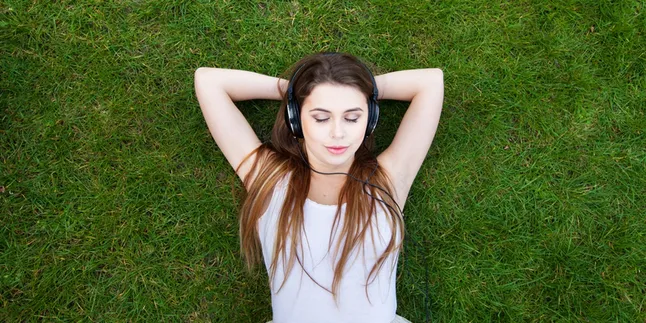 The Irony Behind Spotify's Success: Musicians Paid Poorly - Music Considered Like Factory Products