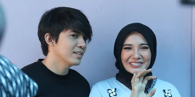 Irwansyah & Zaskia Sungkar Doyan Liburan Bukan Karena 'Anak' Irwansyah & Zaskia Sungkar Doyan Liburan Bukan Karena 'Anak'