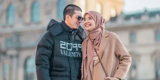 Irwansyah Talks with the Newly Implanted Embryo in Zaskia Sungkar's Womb, Promises to Teach Quran if It Grows