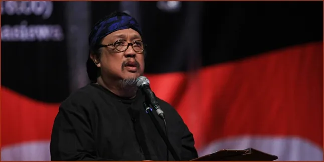 Isak Tangis Pecah Saat Didi Petet Masuk Liang Lahat Isak Tangis Pecah Saat Didi Petet Masuk Liang Lahat