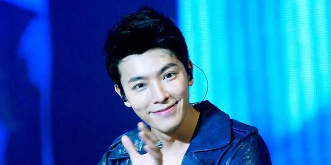 Iseng? Beginilah Saat Donghae Suju Main Bola Iseng? Beginilah Saat Donghae Suju Main Bola