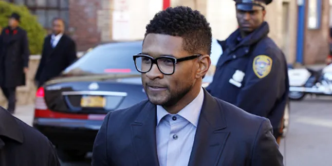 Iseng, Usher Kerjai Paparazzi