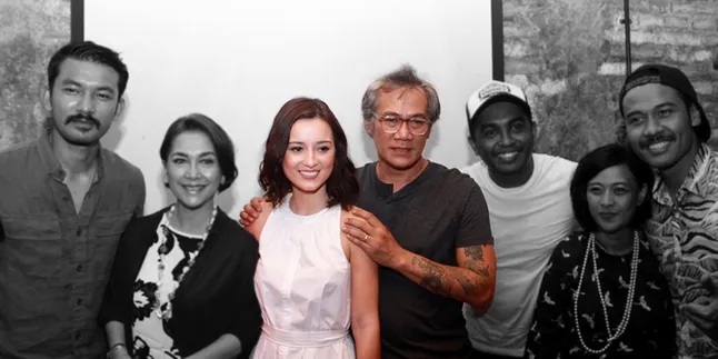 Isi Soundtrack Film, Tio Pakusadewo - Julie Estelle Akui Stres!