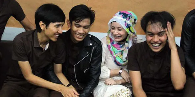 Isi Tahun Baru, Tria The Changcuters Bawa Istri