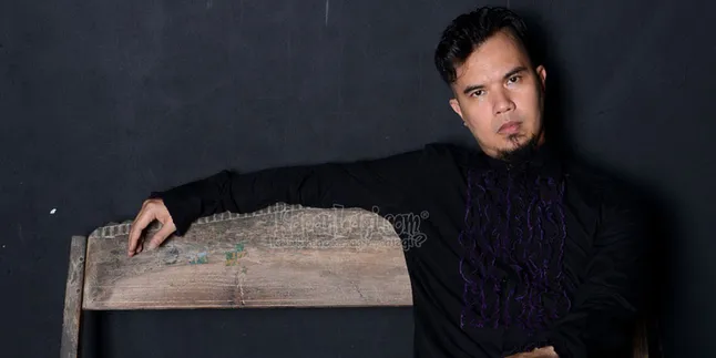 Istri Ahmad Dhani Lebih Dari Satu? Istri Ahmad Dhani Lebih Dari Satu?