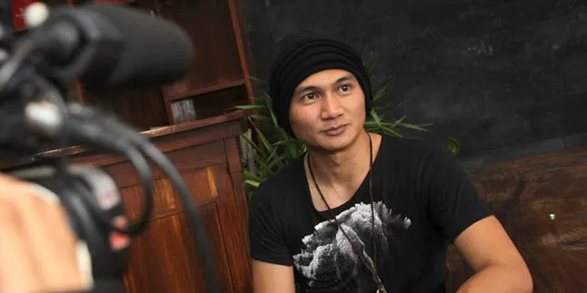 Istri Anji Tak Ikut-Ikutan Pakai Sarung