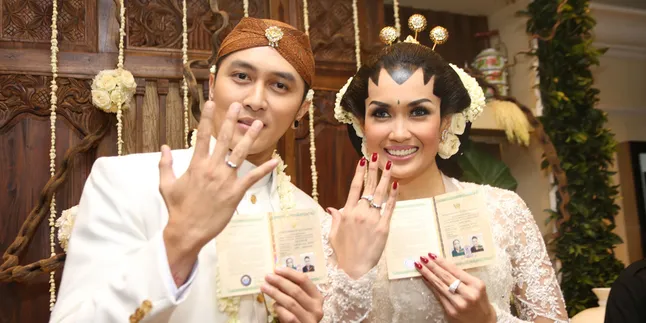 Istri Demian Aditya Suka Curhat Dengan Hantu