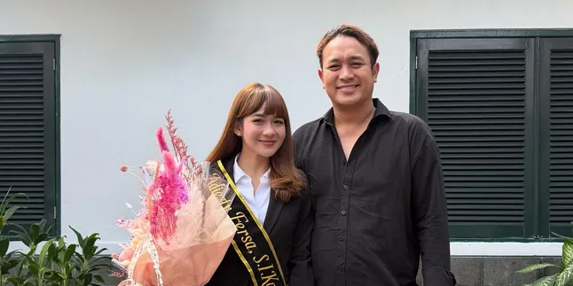 Gilang Dirga's Wife Graduates After 18 Years, Proud of Adiezty Fersa's Struggles