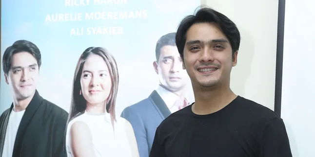 Istri Hamil Anak Ketiga, Ricky Harun Malah Syuting Stripping Istri Hamil Anak Ketiga, Ricky Harun Malah Syuting Stripping