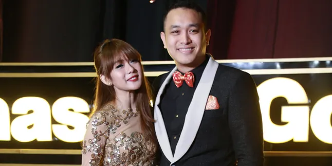 Istri Kembali Bernyanyi, Gilang Dirga: Rumah Tangga Ya Pinter-Pinter Kami Ngatur Istri Kembali Bernyanyi, Gilang Dirga: Rumah Tangga Ya Pinter-Pinter Kami Ngatur