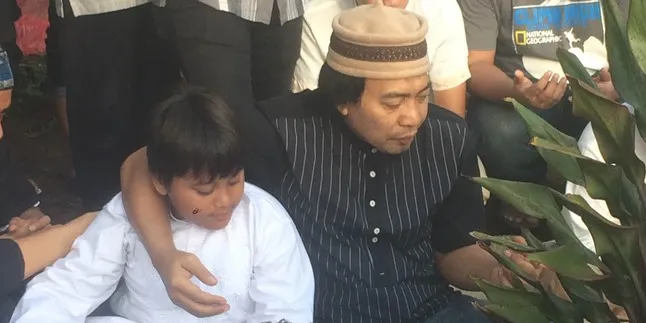 Istri Komeng Peluk Erat Selimut Dora Kesayangan Anaknya Istri Komeng Peluk Erat Selimut Dora Kesayangan Anaknya