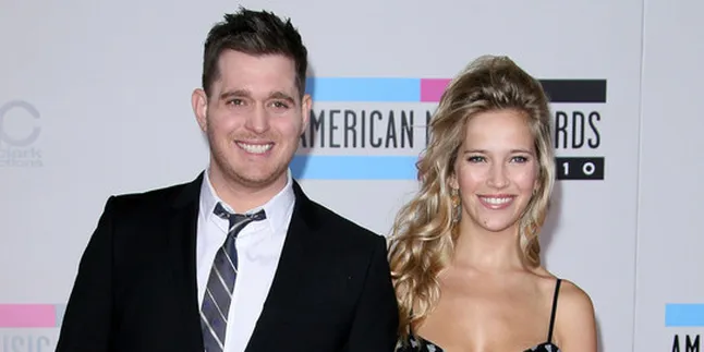 Istri Michael Buble Hamil Anak Pertama