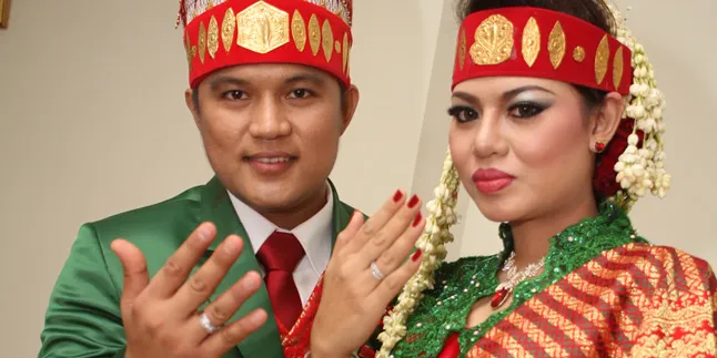 Istri Posan Eks Kotak Melahirkan Anak Pertama