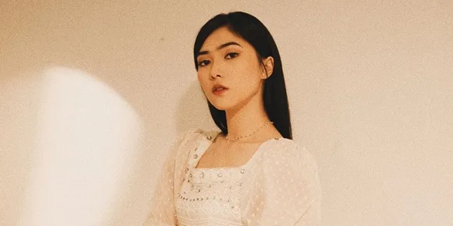 Isyana Sarasvati Langsungkan Lamaran, Inikah Sosok Calon Suaminya? Isyana Sarasvati Langsungkan Lamaran, Inikah Sosok Calon Suaminya?