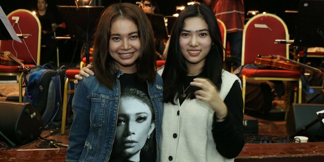 Isyana Sarasvati Merasa Tegang Untuk Tampil di Konser Rossa