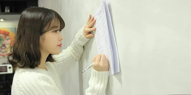 IU Rayakan Hari Ke-2000 Pasca Debutnya