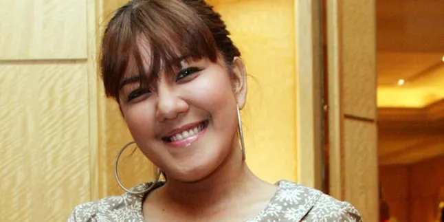 Ivy Batuta Gemar Gonta-Ganti Warna Rambut