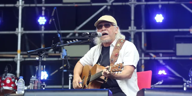 Iwan Fals Tak Kuasa Tahan Tangis Saat Bahas Lagu 'Ibu'