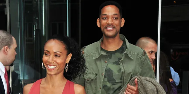 Jada Pinket Smith Pamer Perut Six Pack!