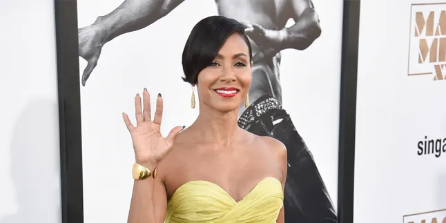 Jada Pinkett Smith Tampil 'Bersinar' Dalam Gaun Black and Gold