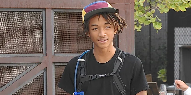 Jaden Smith Pamer Kemesraan Bareng Kylie Jenner di 'Blue Ocean'