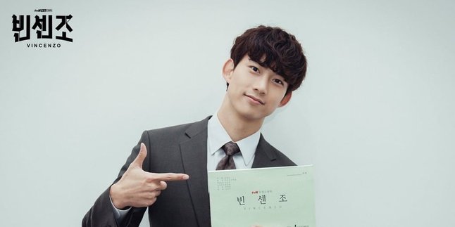 Being an Intern in the Early Episodes of VINCENZO, Here are Ok Taecyeon's Success Tips