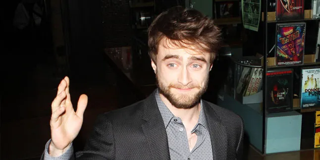 Jadi Anggota FBI Muda, Daniel Radcliffe Pangkas Habis Rambutnya