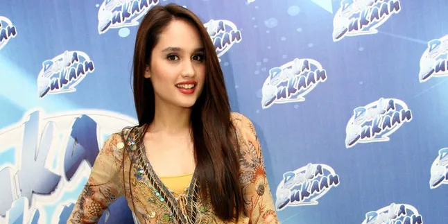 Jadi Asdos, Cinta Laura Digaji 10 Dollar Per Jam