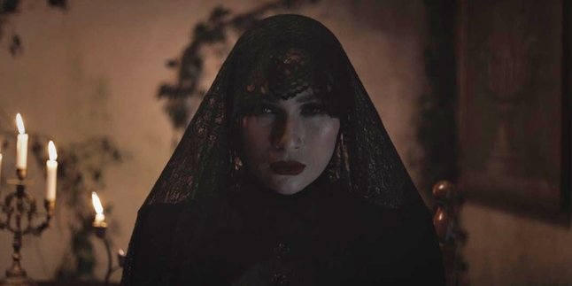 Her Debut, Singer Tata Janeeta Fills the Soundtrack and Acts for the Song and Music Video of the Horror Film 'Muslihat'