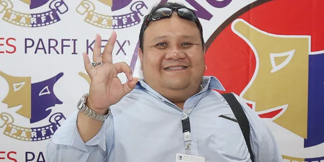 Jadi Driver Taksi Online, Rony Dozer Siapkan Mental Ikhlas