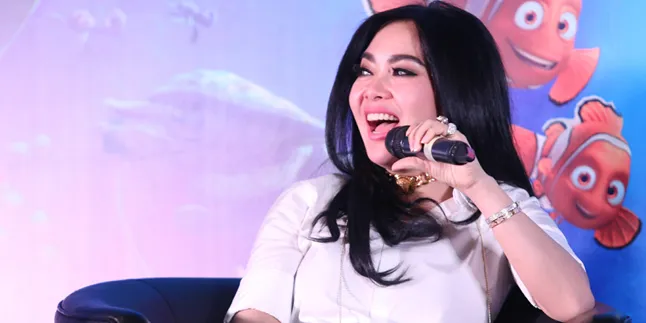 Jadi Dubber, Sutradara Minta Syahrini Mengontrol 'Desahan Manja'